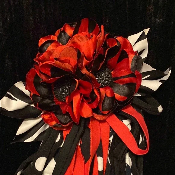 Red and Black Floral Ribbon Brooch - Picture 5 of 5